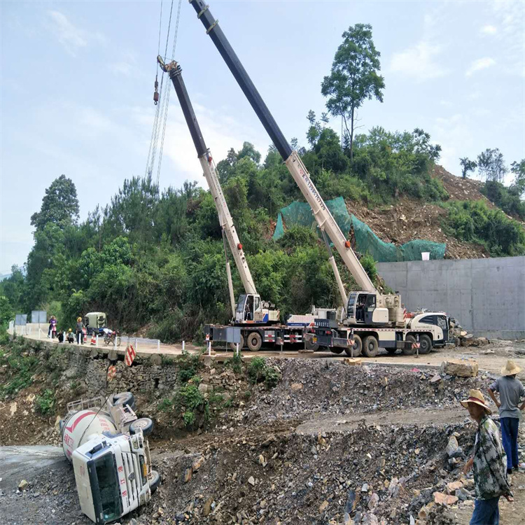 南海汽车掉沟里叫吊车救援要多少钱